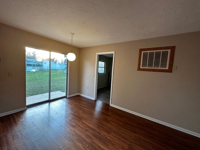 Photo - Beverly Hills Cutie 1/1