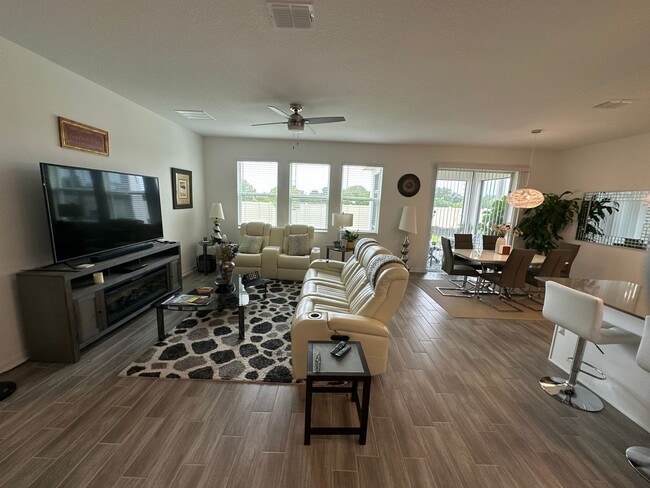 Photo - Beautiful 4 bedroom, 2 bathroom home near ...