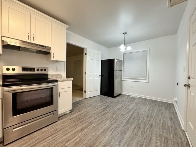 Photo - 613 W 4th Ave