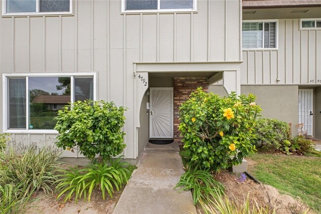 Photo - 4792 Larwin Ave