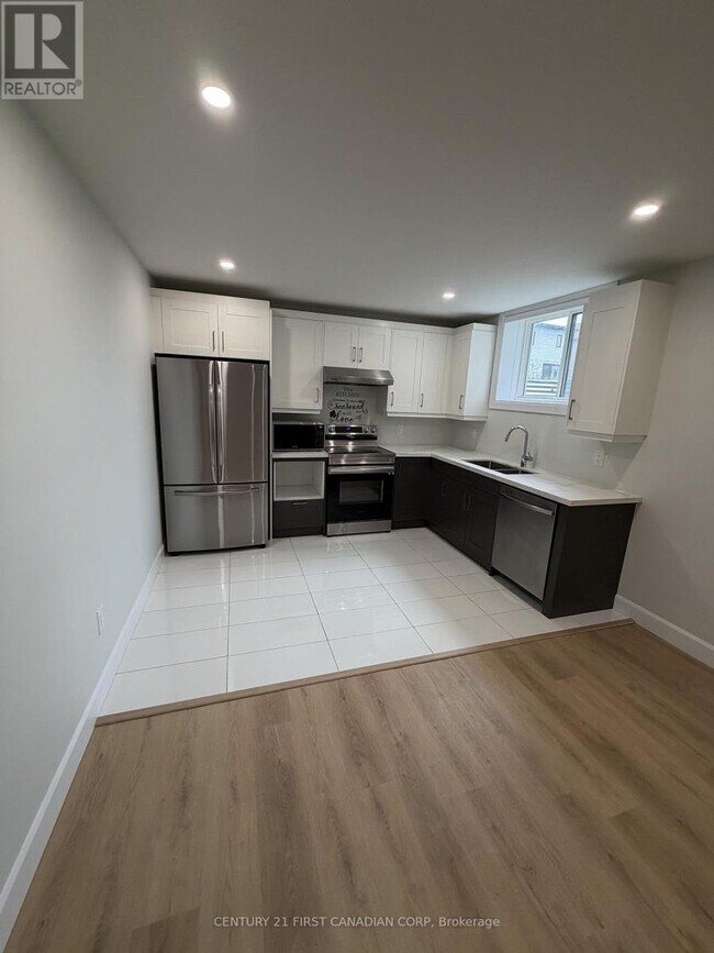 Photo - 2281 Southport Cresent