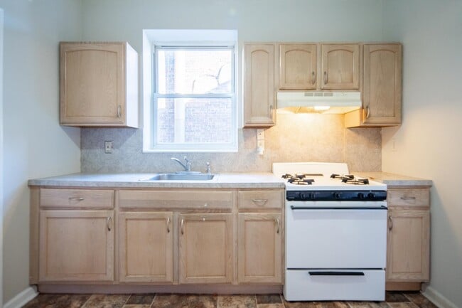Photo - 586-588-588 Avenue C Unit 11