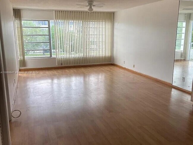 Photo - 16801 NE 14th Ave Unit 202