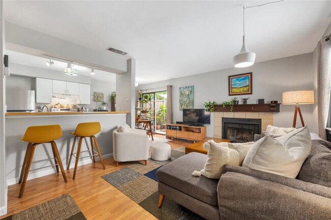 Building Photo - 5616 Emerald Forest Dr Unit 111