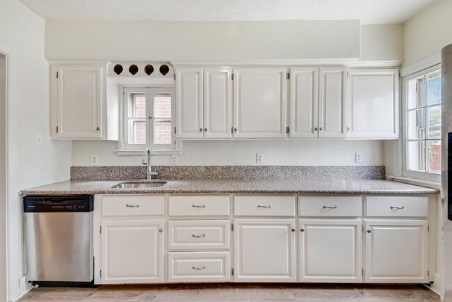 Photo - 2001 S Grant St