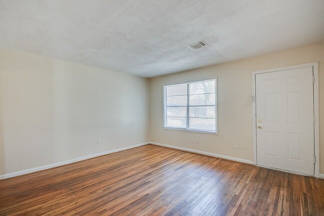 Photo - 3742 Dreyfus St