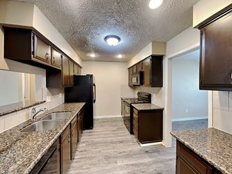 Photo - 100 Maple Leaf Dr