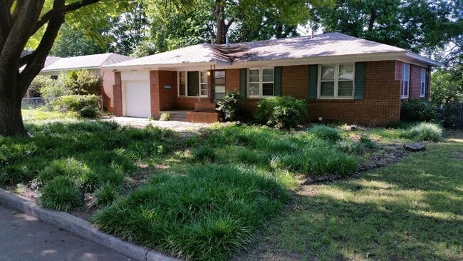 Building Photo - 511 Fleetwood Dr