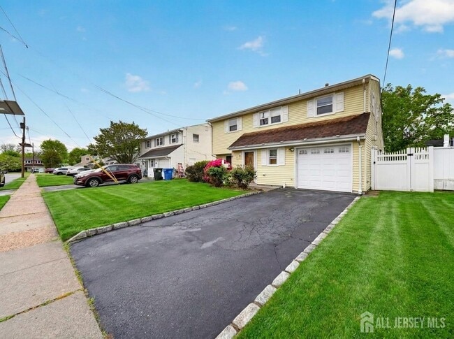 Photo - 95 Pine St