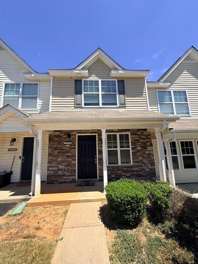 Building Photo - Upgraded Townhome