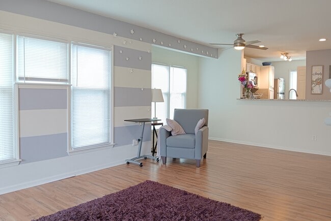 Living area - 9033 J M Keynes Dr Unidad #42