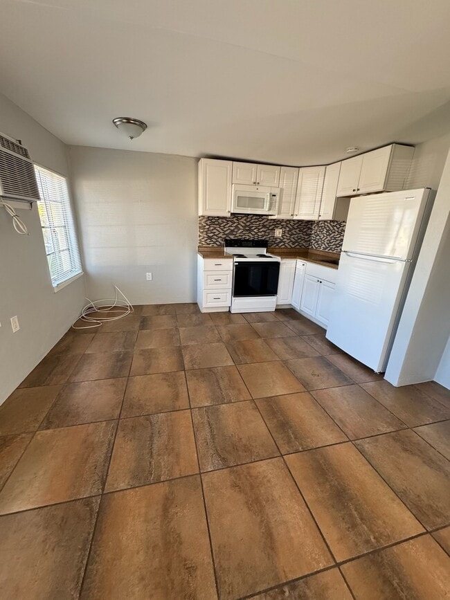 Photo - 2228 2nd Ave E Unidad C