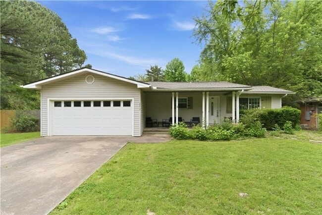 Building Photo - Cute 4 Bedroom 2 Bath home close to campus!
