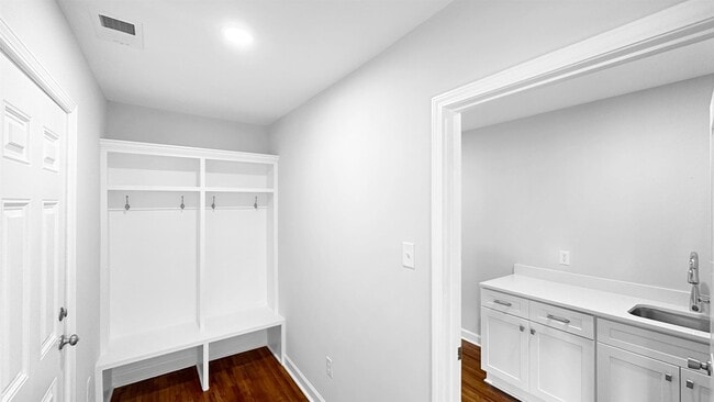 Photo - 1049 N Idlewild St