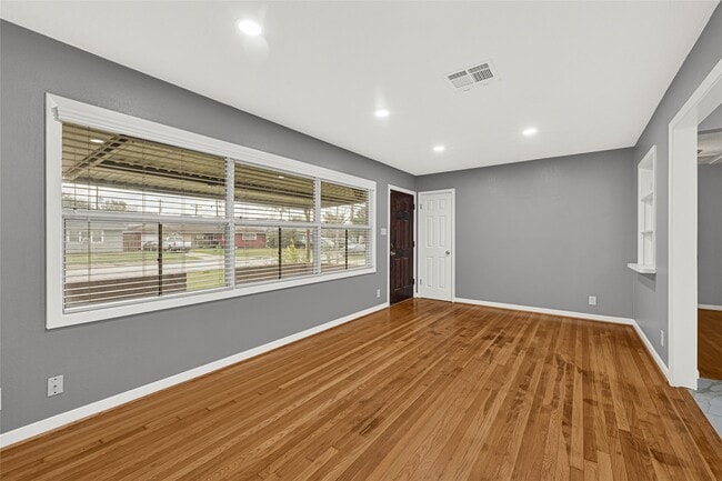 Photo - 1853 Huge Oaks St