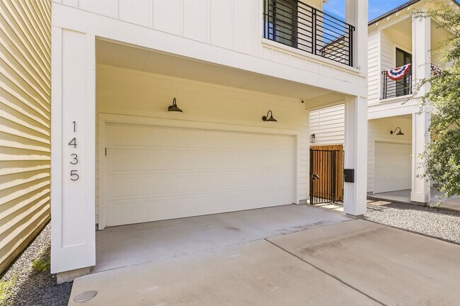 Photo - 1435 Lawrence St