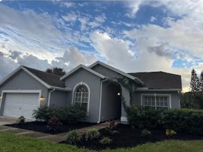 Photo - 2615 6th St W