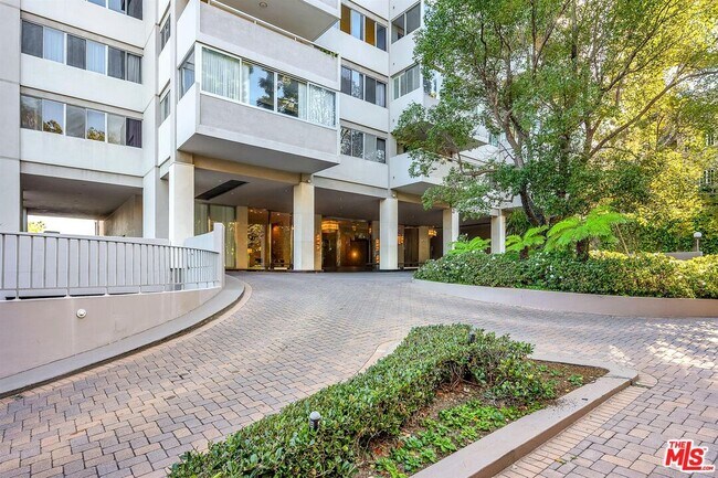865 Comstock Ave Unit 4C