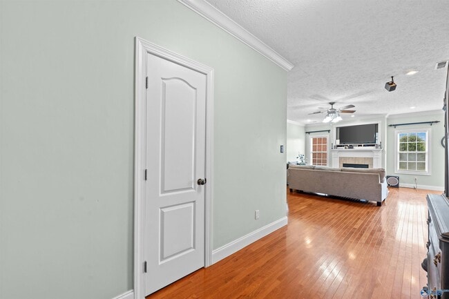 Photo - 25850 Iron Gate Dr