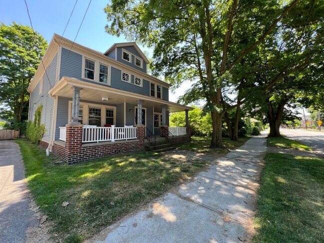 Building Photo - 1441 W 58th St Unit 1441 West 58th Street 2