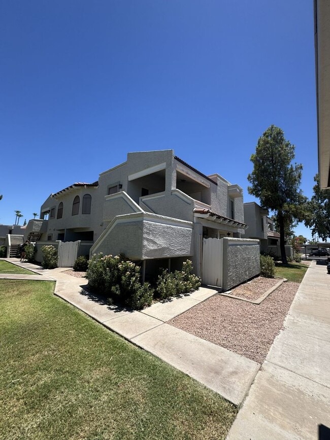 Building Photo - 850 S River Dr Unit 2067