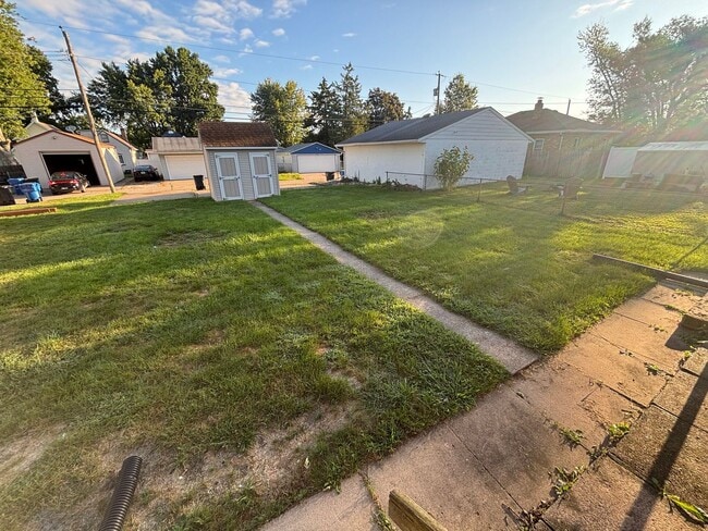 Photo - 317-319 18th Ave Moline, IL Unidad 317
