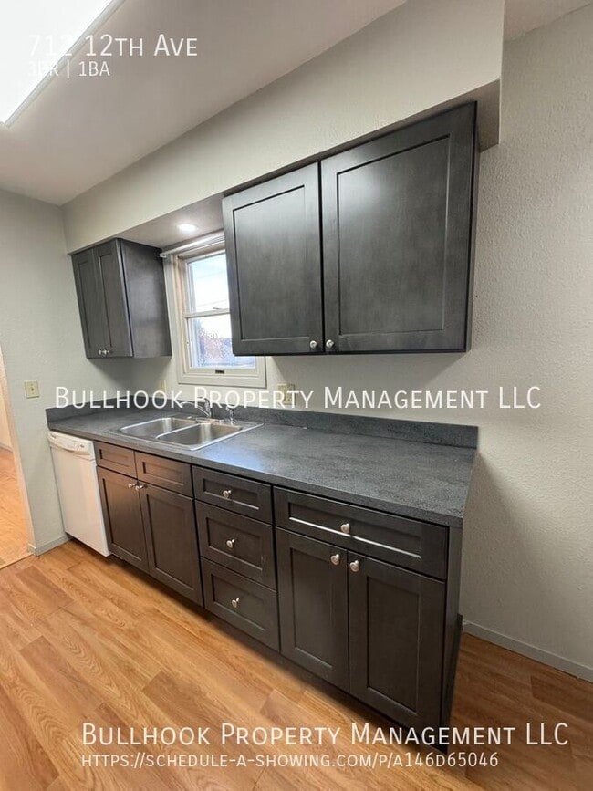 Photo - 712 12th Ave