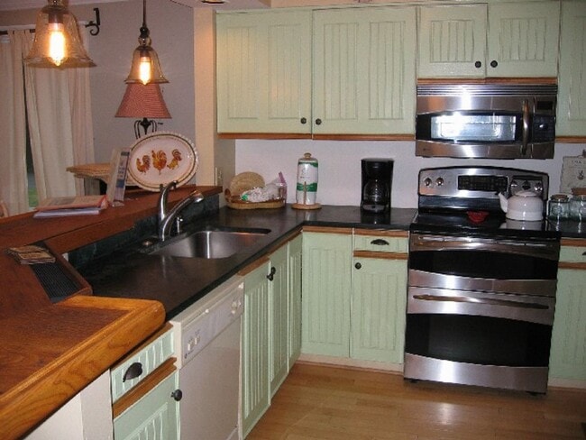 Photo - Colonnade Shipyard Unit 137