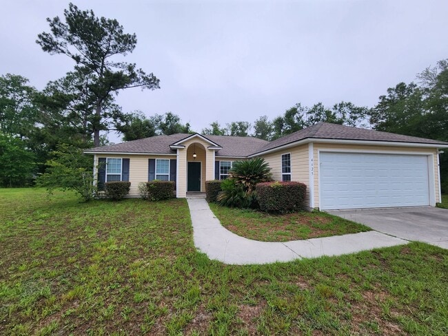 Building Photo - Charming 3BR/2BA Home with Open Floor Plan, Vaulted Ceilings & 2-Car Garage