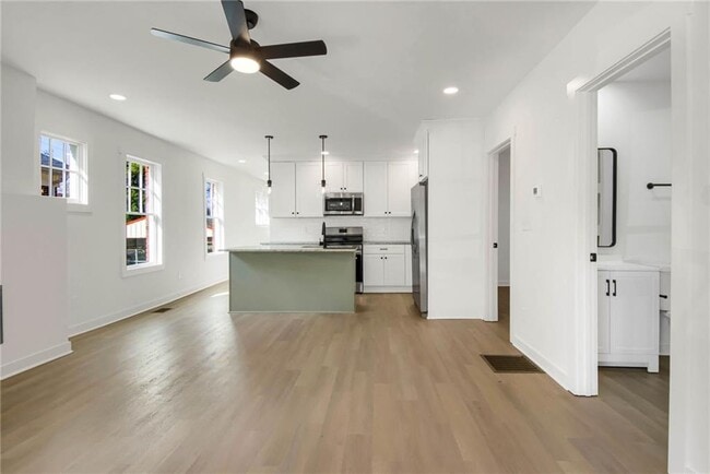 Photo - 1129 Larosa Terrace SW