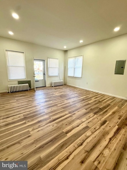 Photo - 1906 49th St