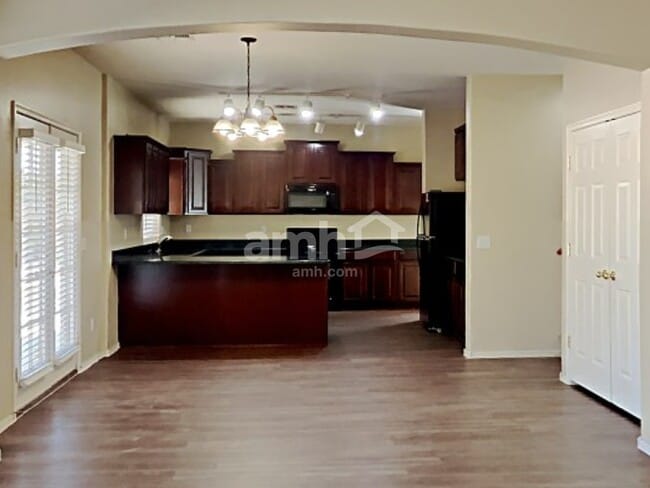 Photo - 1517 S 115th Dr