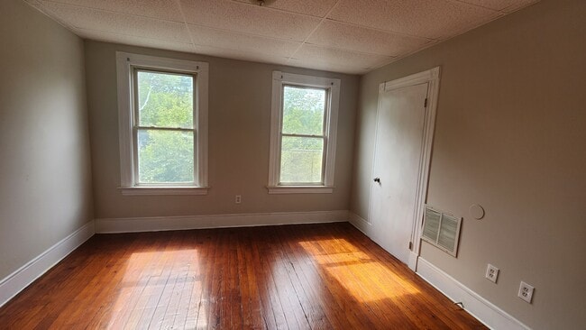 Building Photo - 114 Cedar Hill Ave Unit 2