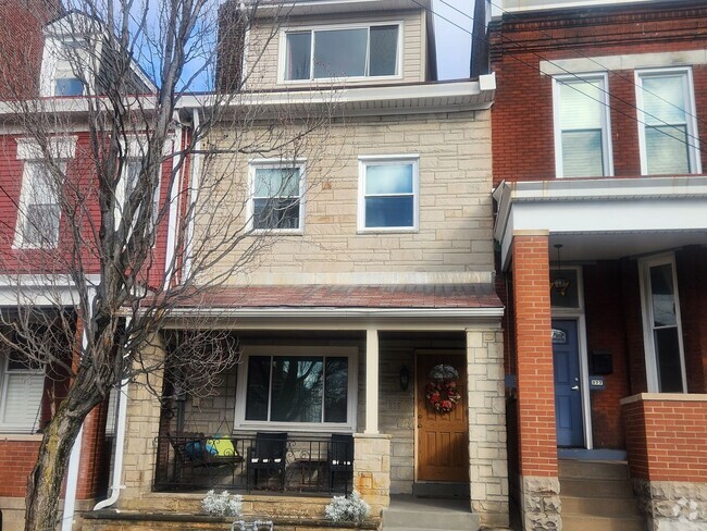 Building Photo - Beautifully Renovated 3-Bedroom Rental in ...