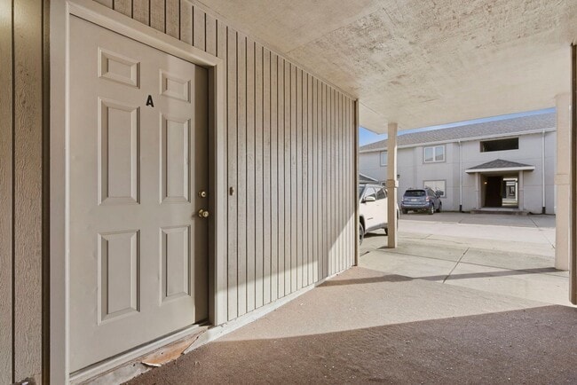 Building Photo - Arrowhead Unit 516 E. Arrowhead A