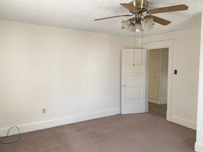 Photo - Szabo-127 Langhorne Avenue Unidad Szabo-127 Langhorne Avenue-Apt. #2