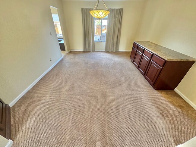 Photo - GORGEOUS 2 STORY SPACIOUS 5 BEDROOM HOUSE ...