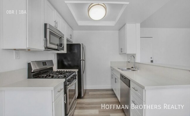 Photo - 1533 N Martel Ave Unit 207