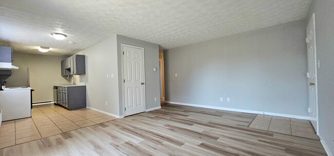 Building Photo - Newly Renovated 2 bedroom in Englewood! With W/D hookups! Unit 521 Apt 1