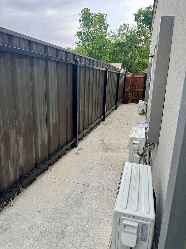 Photo - 3437 Stanley Ave