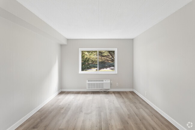2BR, 1BA - 644SF - Living Room