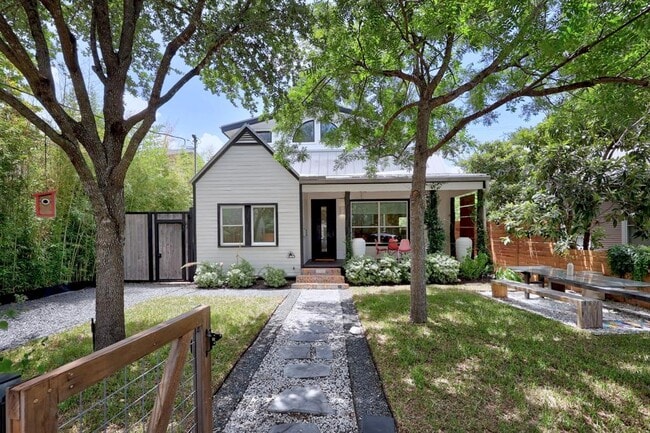 Building Photo - 1708 Briar St Rental
