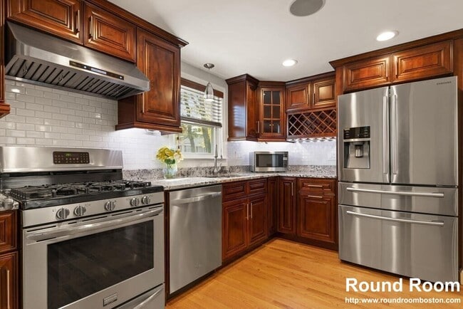 Building Photo - 41 Eldred St