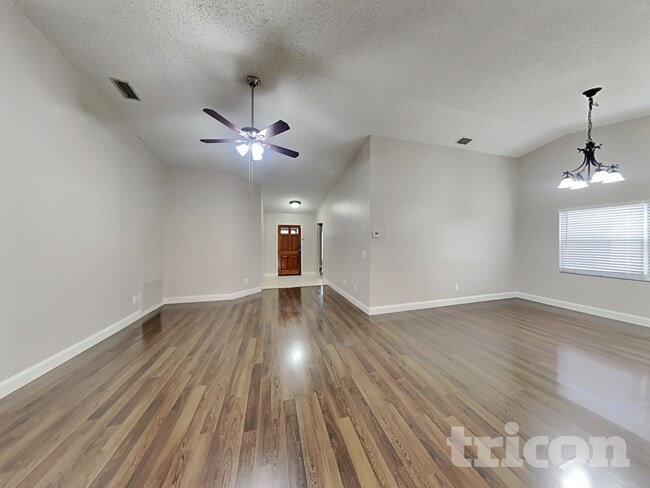 Photo - 1115 Hardwood Dr