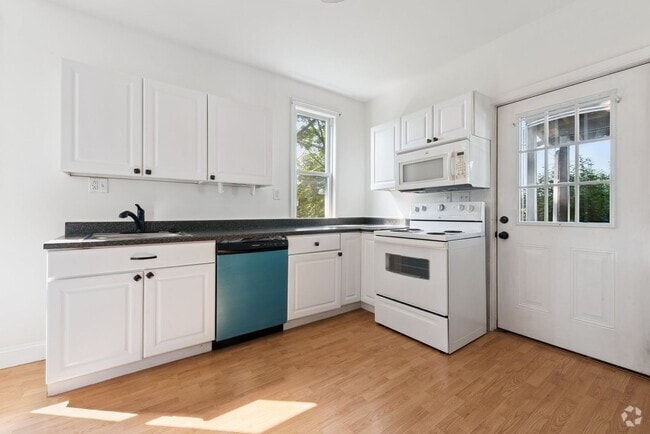 Building Photo - Stunning 2 Bedroom home in Greensburg avai...
