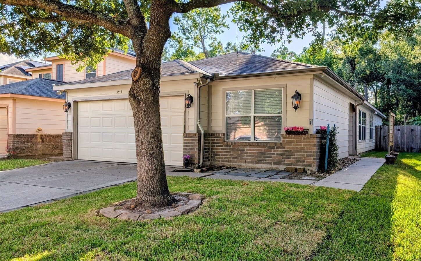 Photo - 1918 Adobe Stone Dr