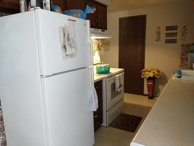 Photo - 210 Deschane Pl