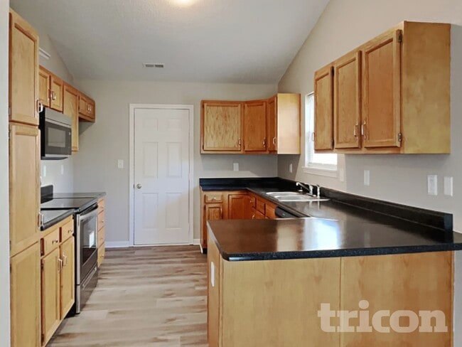 Photo - 2220 Lakecrest Dr