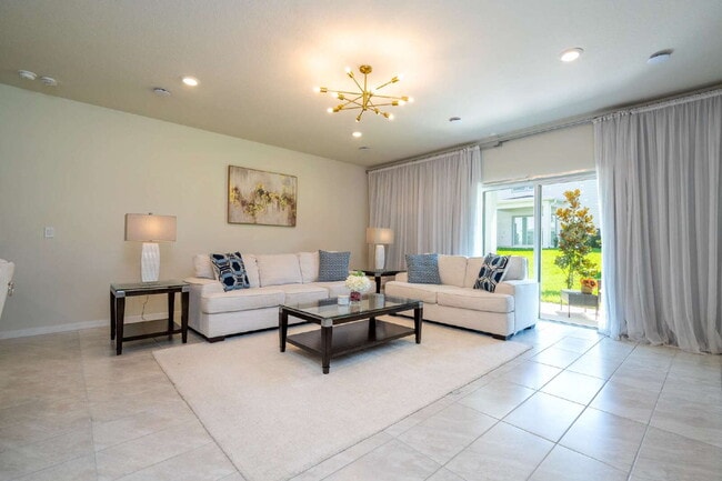 Photo - Discover Comfort and Style: Spacious 3-Bed...