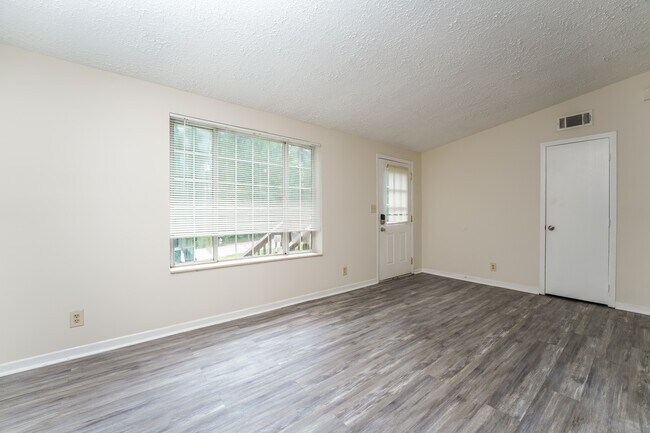 Photo - 4275 Bradley Dr SW